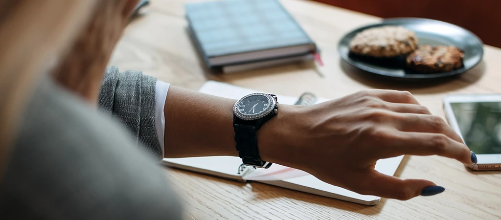 woman looking at her watch cevinio blog