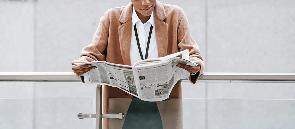 woman reading the newspaper cevinio blog